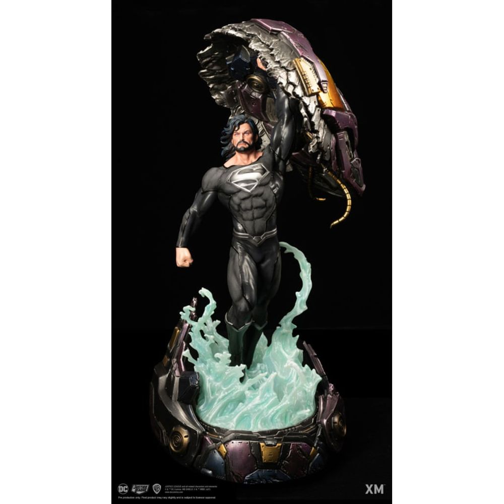 Estátua Superman Black Suit 1/6 - DC Comics - XM Studios